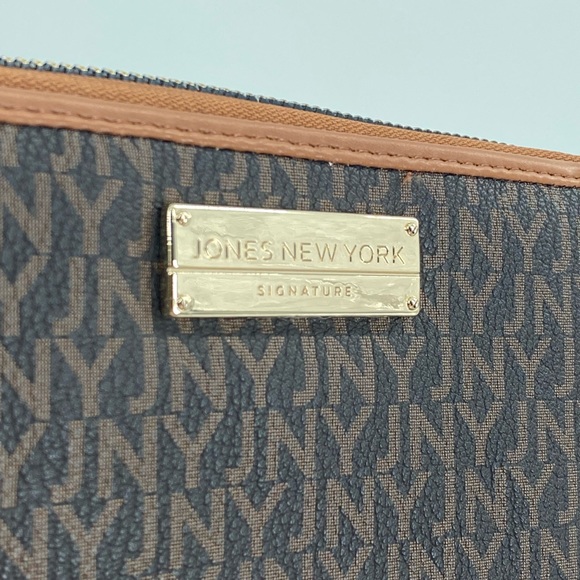 Jones New York Signature Wallet - Picture 8 of 8